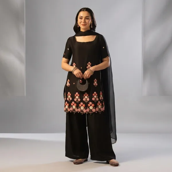 Zareen_Luxe_Sequin_Embroidered_Suit_Set