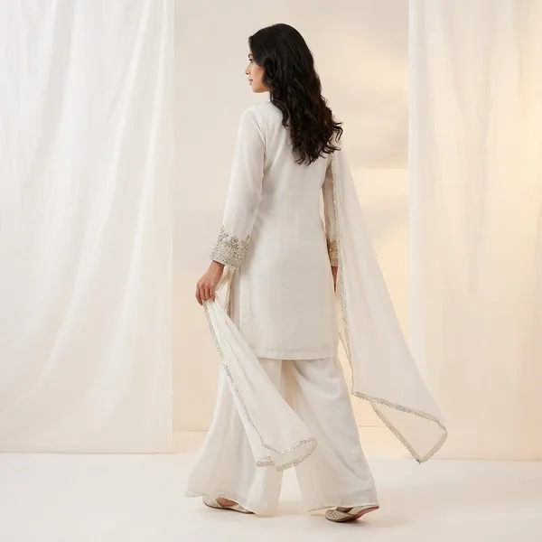 Aafreen_Fendy_Sequence_Elegant_Suit_Set_White