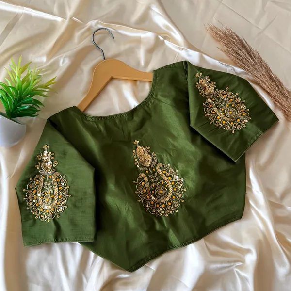 Pista_Silk_Readymade_Blouse_Handwork_Sequin_Design