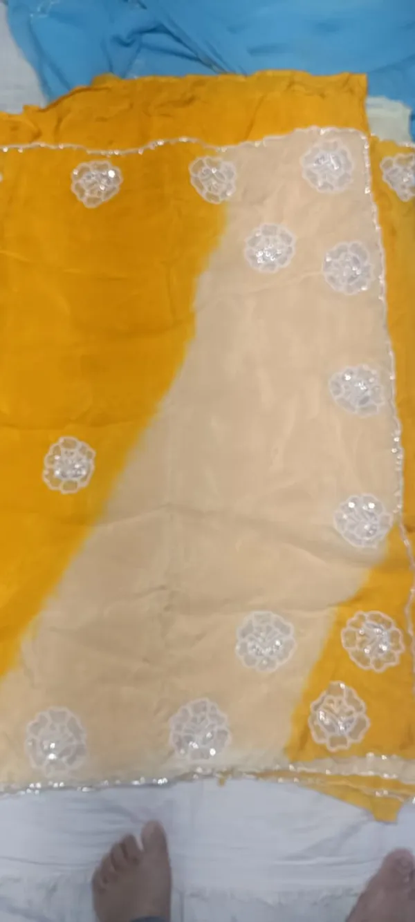 Yellow_White_Embroidered_Floral_Saree_For_Women