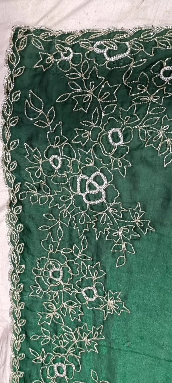 Green_Georgette_Embroidered_Floral_Motif_Saree_For_Women