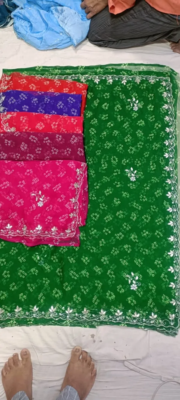 Green_Georgette_Bandhani_Embroidered_Saree_With_Blouse_Piece_For_Women