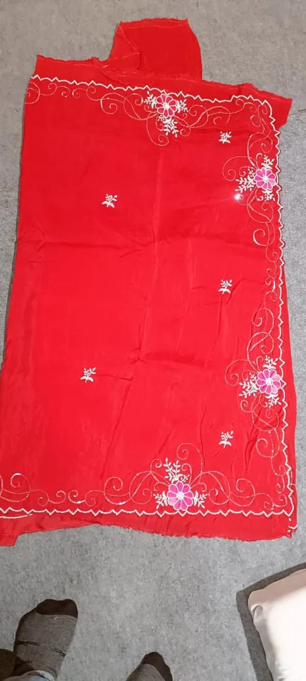 Red_Festive_Floral_Embroidered_Table_Linen_Scalloped_Edges_Saree
