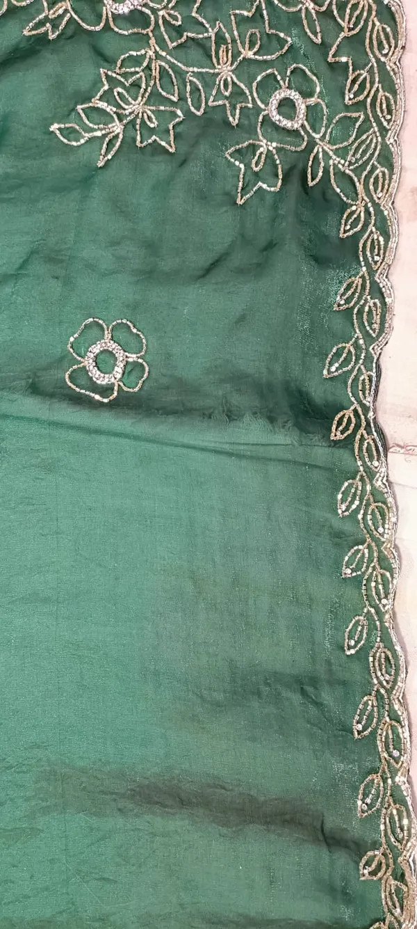 Green_Georgette_Embroidered_Floral_Motif_Saree_For_Women