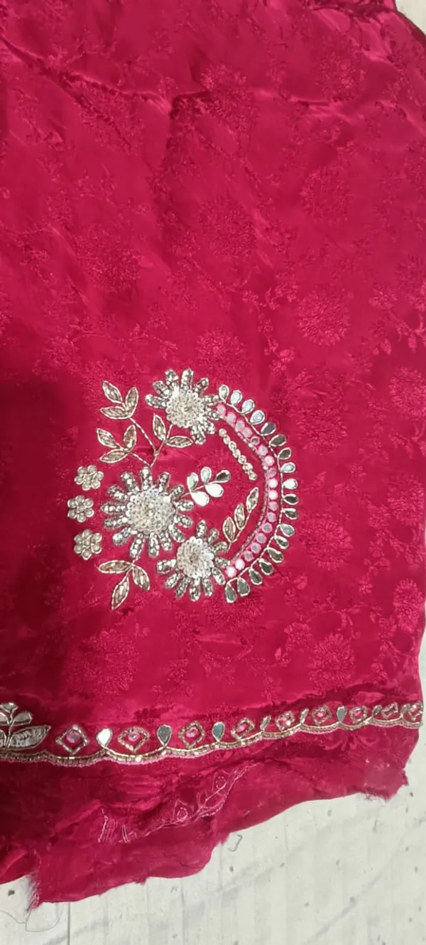 Pink_Chiffon_Embroidered_Floral_Saree_For_Women