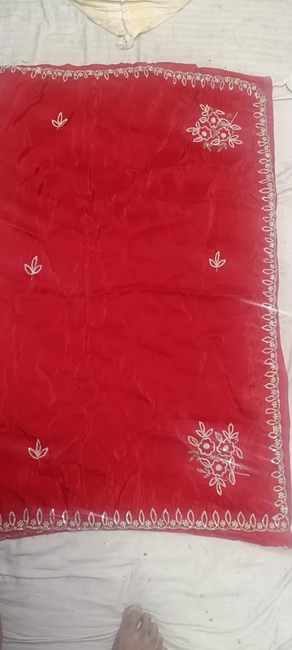 Red_Chiffon_Floral_Embroidered_Saree_For_Women
