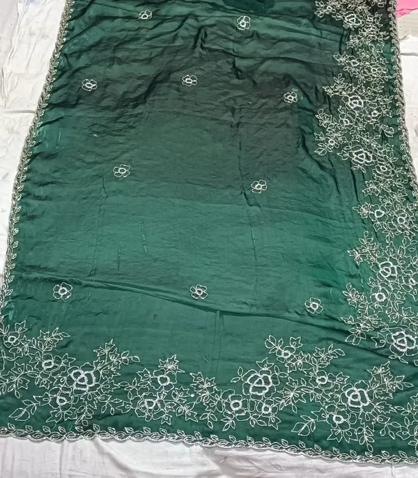 Green_Georgette_Embroidered_Floral_Motif_Saree_For_Women