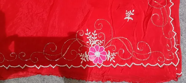 Red_Festive_Floral_Embroidered_Table_Linen_Scalloped_Edges_Saree