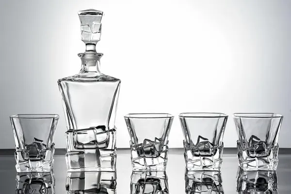 Crystal_Clear_7_Pcs_Decanter_And_Glasses_Set_Stylish_1_Decanter_And_6_Pcs_Glass_Set_Perfect_For_Whiskey_Scotch_Wine_Vodka_Tequila_Rum_Stone_Decanter_850ml_6_Glass_300ml