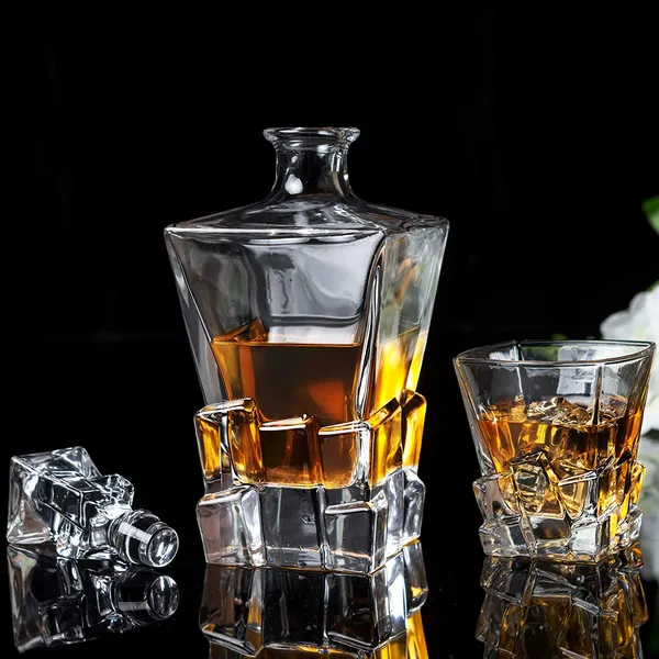 Crystal_Clear_7_Pcs_Decanter_And_Glasses_Set_Stylish_1_Decanter_And_6_Pcs_Glass_Set_Perfect_For_Whiskey_Scotch_Wine_Vodka_Tequila_Rum_Stone_Decanter_850ml_6_Glass_300ml