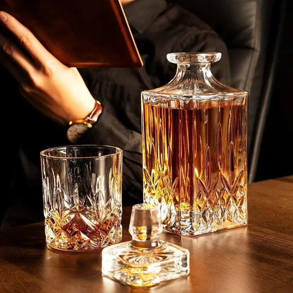 Crystal_Clear_Decanter_And_Glasses_Set_Stylish_1_Decanter_750ml_And_6_Glass_300ml_Set_Perfect_For_Whiskey_Scotch_Wine_Vodka_Tequila_Rum