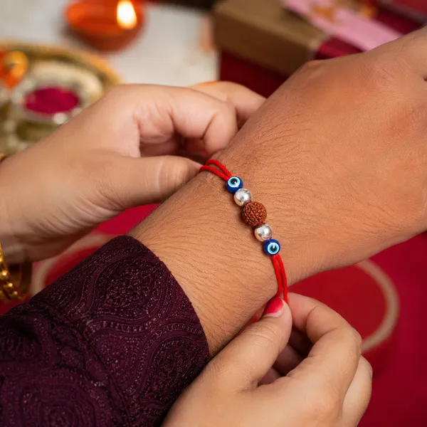 Temple_Tales_Suraksha_Sutra_Silver_Rakshasutra_for_Raksha_Bandhan