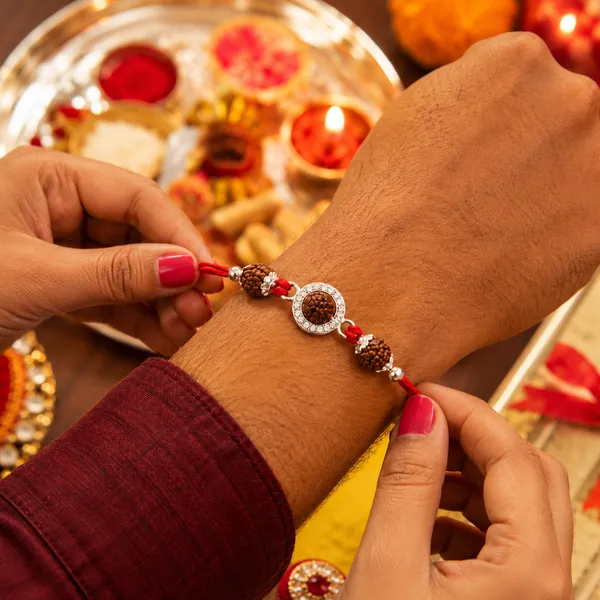 Temple_Tales_Rudra_Bandhan_Kavach_Silver_Rudraksha_Rakhi_for_Raksha_Bandhan