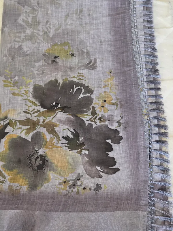 Lavender_Grey_Linen_Floral_Print_Saree_For_Women