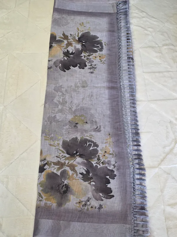 Lavender_Grey_Linen_Floral_Print_Saree_For_Women