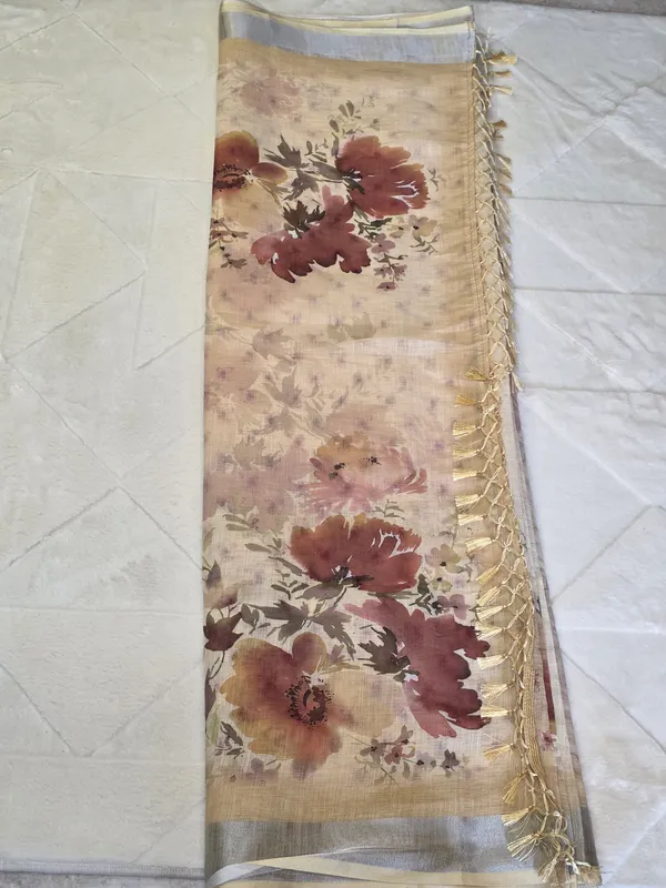 Cream_Pure_Linen_Floral_Print_Fringe_Saree_For_Women