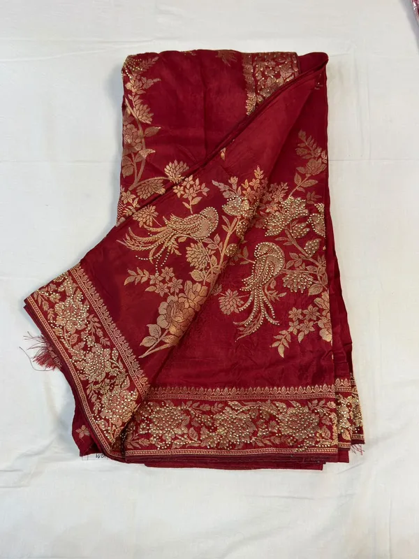 Red_Embroidered_Traditional_Saree_For_Women