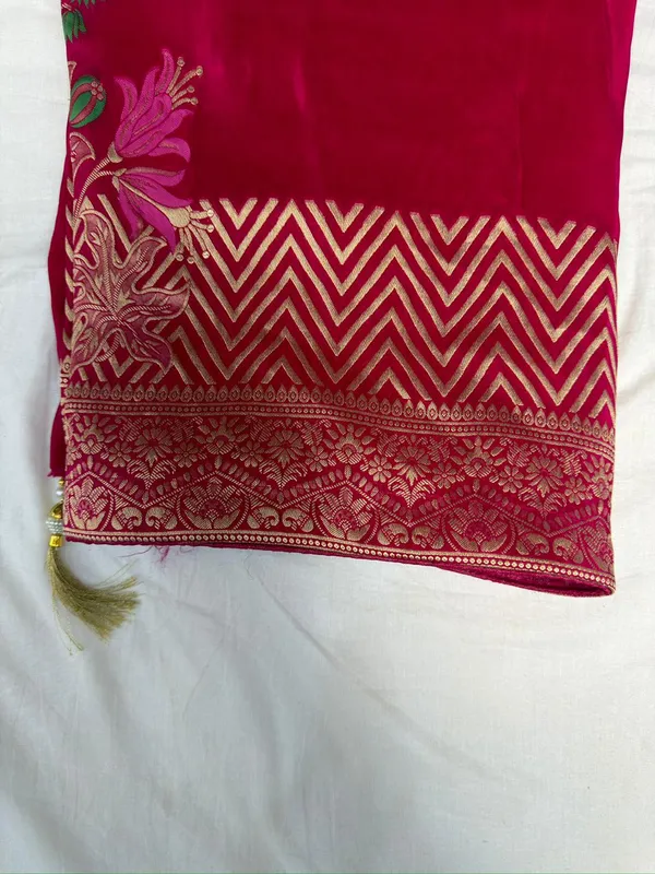 Magenta_Woven_Traditional_Saree_For_Women
