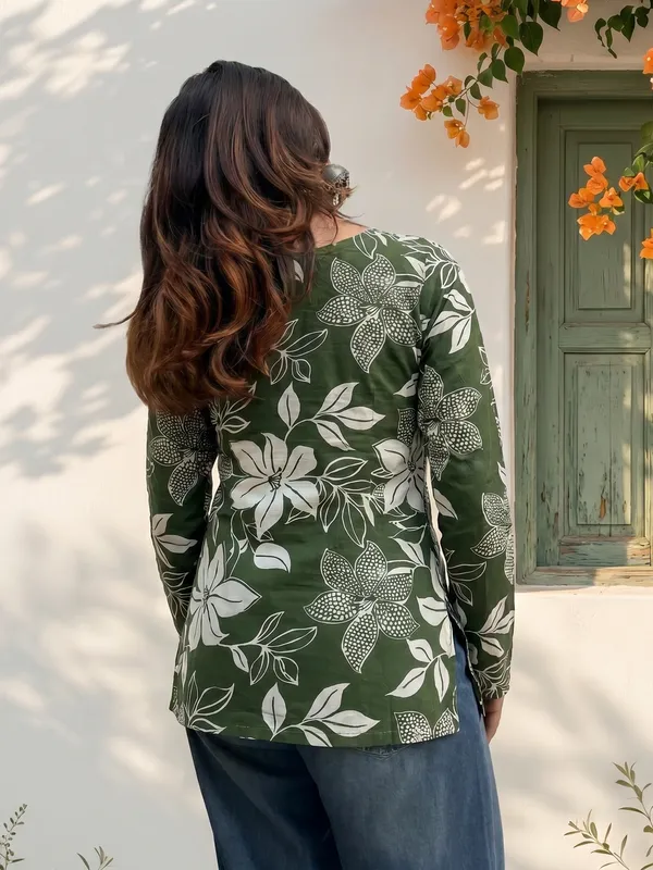 Green_Cotton_Floral_Print_Long_Sleeve_Short_Kurti_For_Women