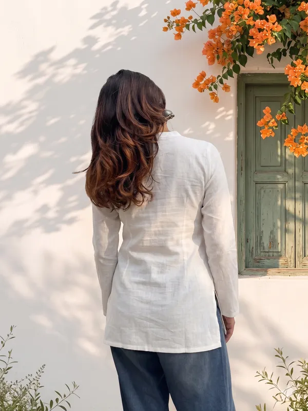 White_Cotton_V-Neck_Long_Sleeve_Short_Kurti_For_Women