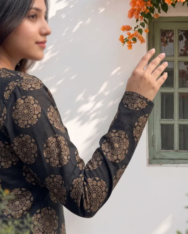 Black_Cotton_Gold_Medallion_Print_Full_Sleeve_Short_Kurti_For_Women