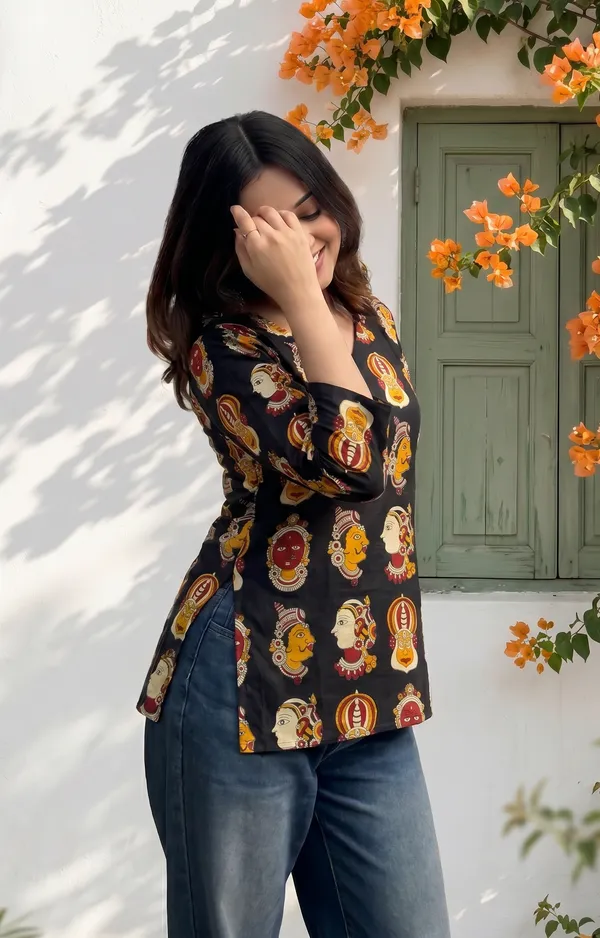 Black_Cotton_Kalamkari_Print_Short_Kurti_For_Women