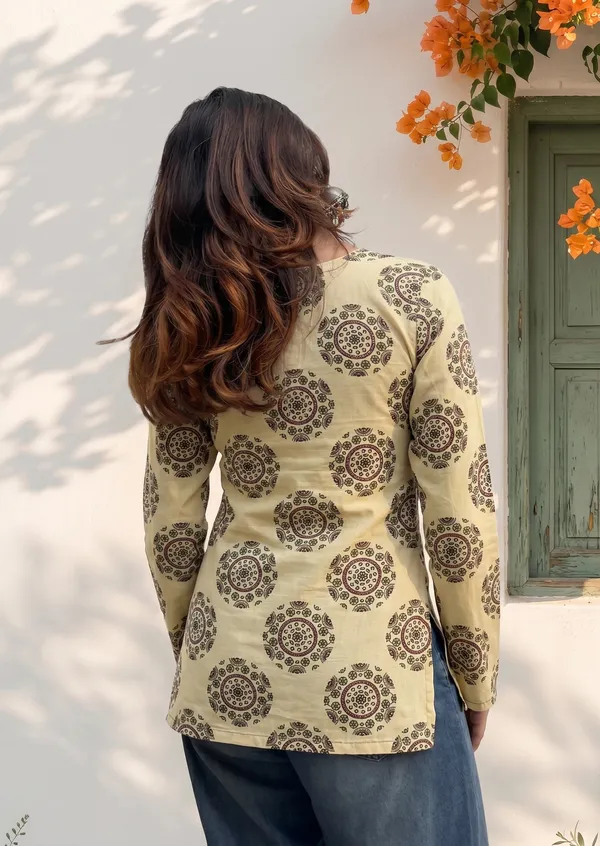 Cream_Cotton_Elephant_Print_Short_Sleeve_Short_Kurti_For_Women
