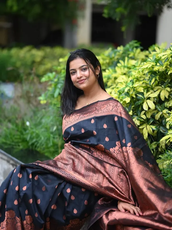 Majestic_Violet_Floral_All_Over_Saree