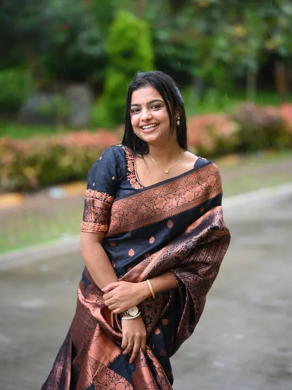 Majestic_Violet_Floral_All_Over_Saree