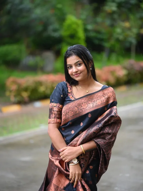Majestic_Violet_Floral_All_Over_Saree