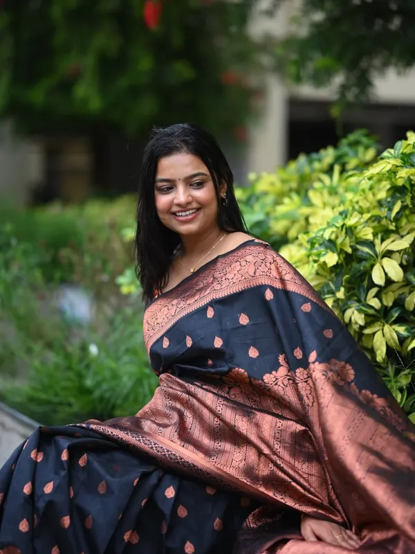 Majestic_Violet_Floral_All_Over_Saree
