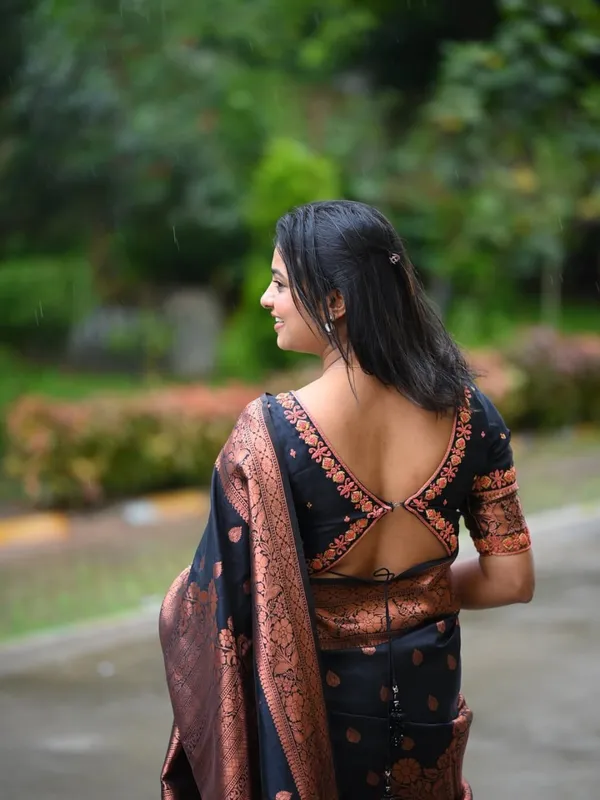 Majestic_Violet_Floral_All_Over_Saree