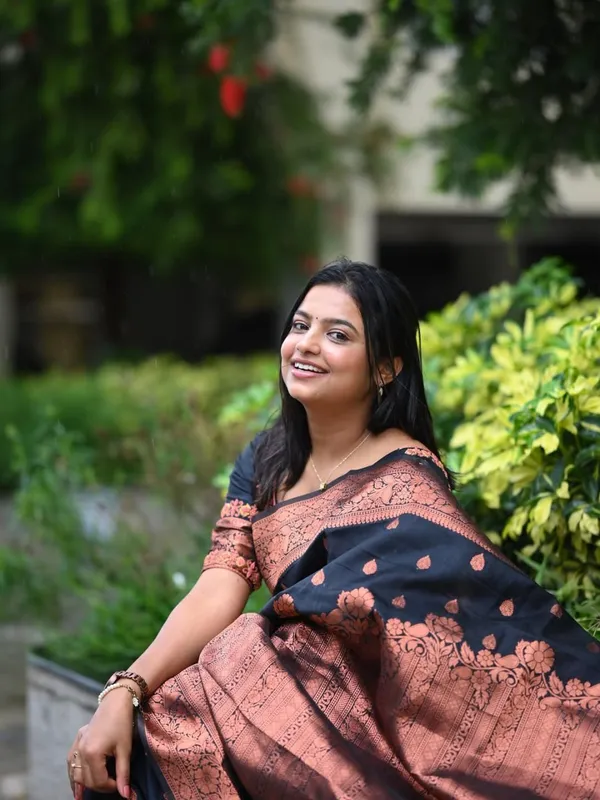 Majestic_Violet_Floral_All_Over_Saree