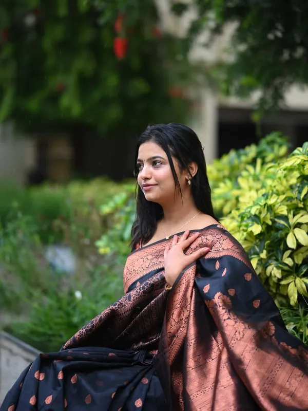 Majestic_Violet_Floral_All_Over_Saree