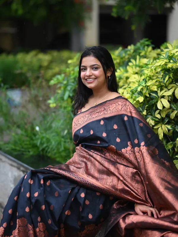 Majestic_Violet_Floral_All_Over_Saree