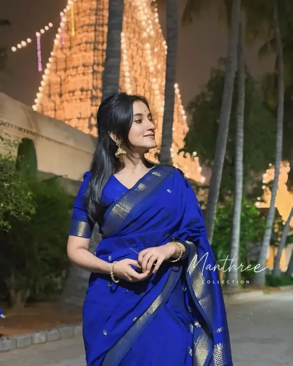Premium_Royal_Blue_Traditional_Saree