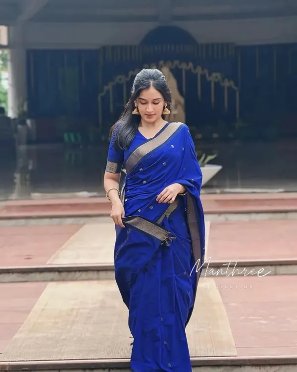 Premium_Royal_Blue_Traditional_Saree