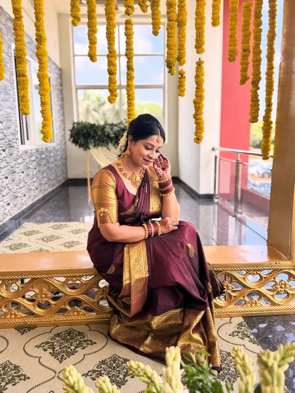 The_Maroon_And_Golden_Banarasi_Saree