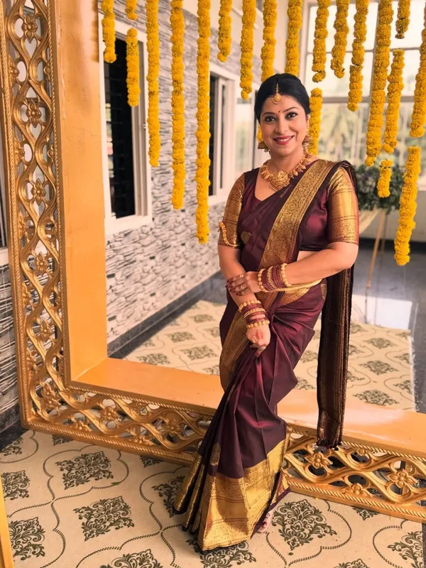 The_Maroon_And_Golden_Banarasi_Saree