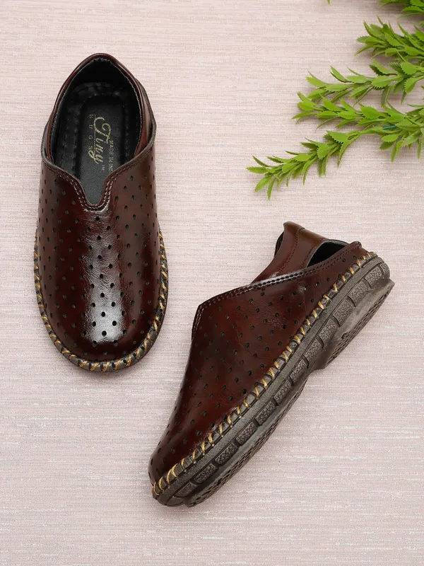Tiny_Bugs_Boys_Casual_Roman_Sandals_-_Brown