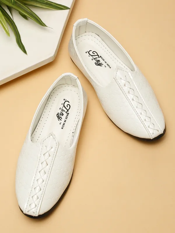 Tiny_Bugs_Boys_Ethnic_Wear_Mojaris_-_White