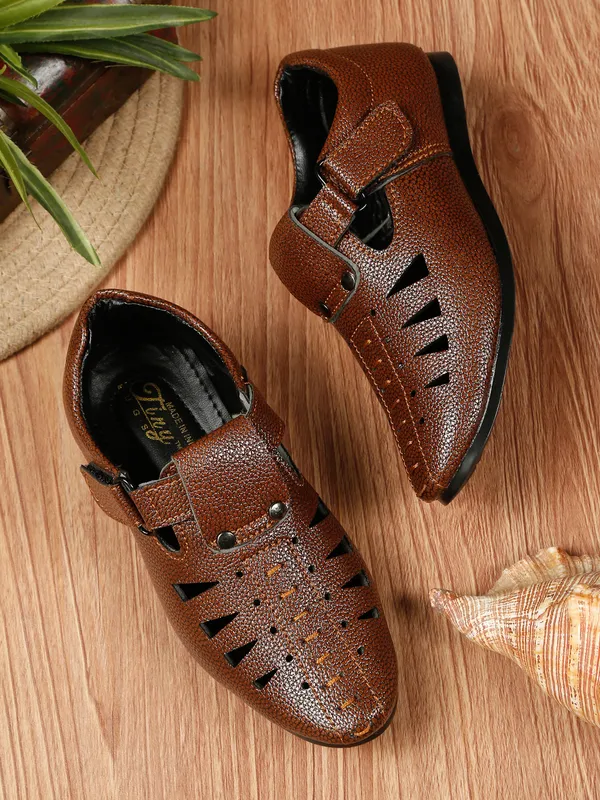 Tiny_Bugs_Velcro_Party_Wear_Roman_Sandals_-_Tan