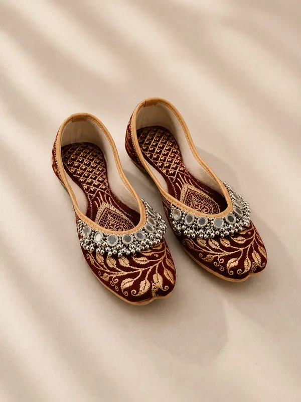 JUTTIPUR_Royal_Noor_Mirror_Embroidered_Jutti