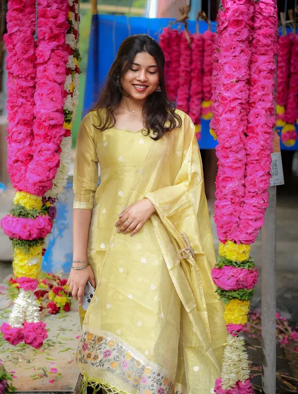 Golden_Kurta_Set_With_Dupatta_For_Women