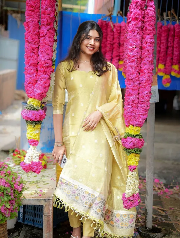 Golden_Kurta_Set_With_Dupatta_For_Women