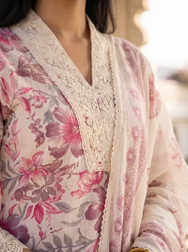 Floral_Print_Cotton_Kurta_With_Lace_Detailing_Set_For_Women