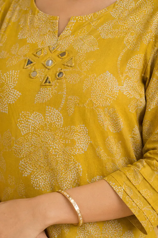 Cotton_Floral_Print_Mirror_Work_Straight_Kurta_For_Women