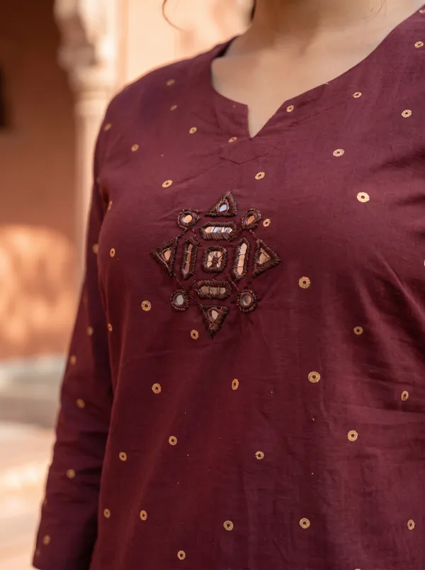 Maroon_Cotton_Polka_Dot_Mirror_Work_Kurta_For_Women
