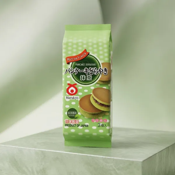 Marukyo_Matcha_Dorayaki_Pancake_Sandwich_with_Matcha_Cream