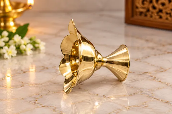 Metal_Lotus_Design_Diya_Oil_Lamp